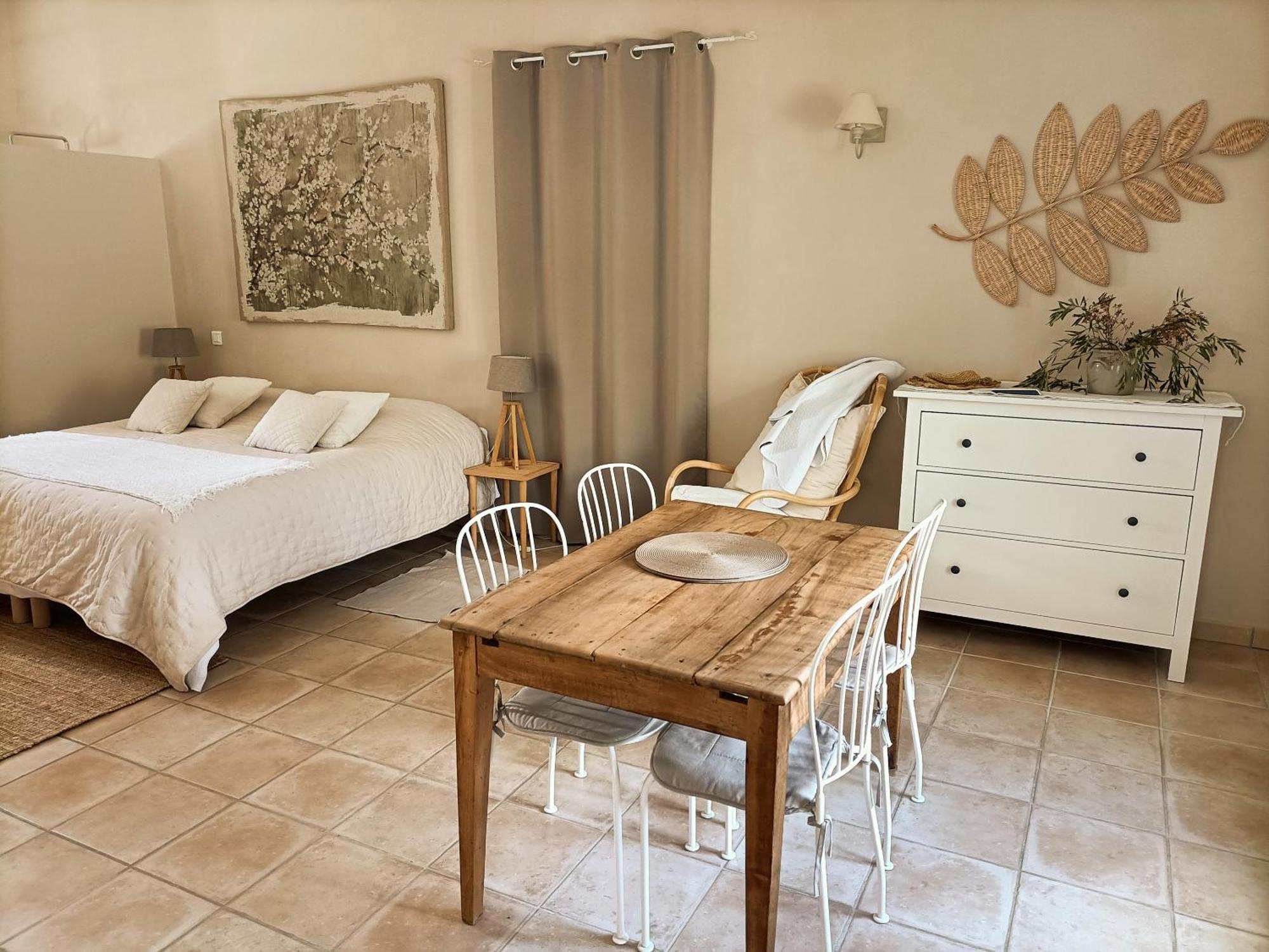 La Ferme Les Eybrachas Hotel Réauville Szoba fotó