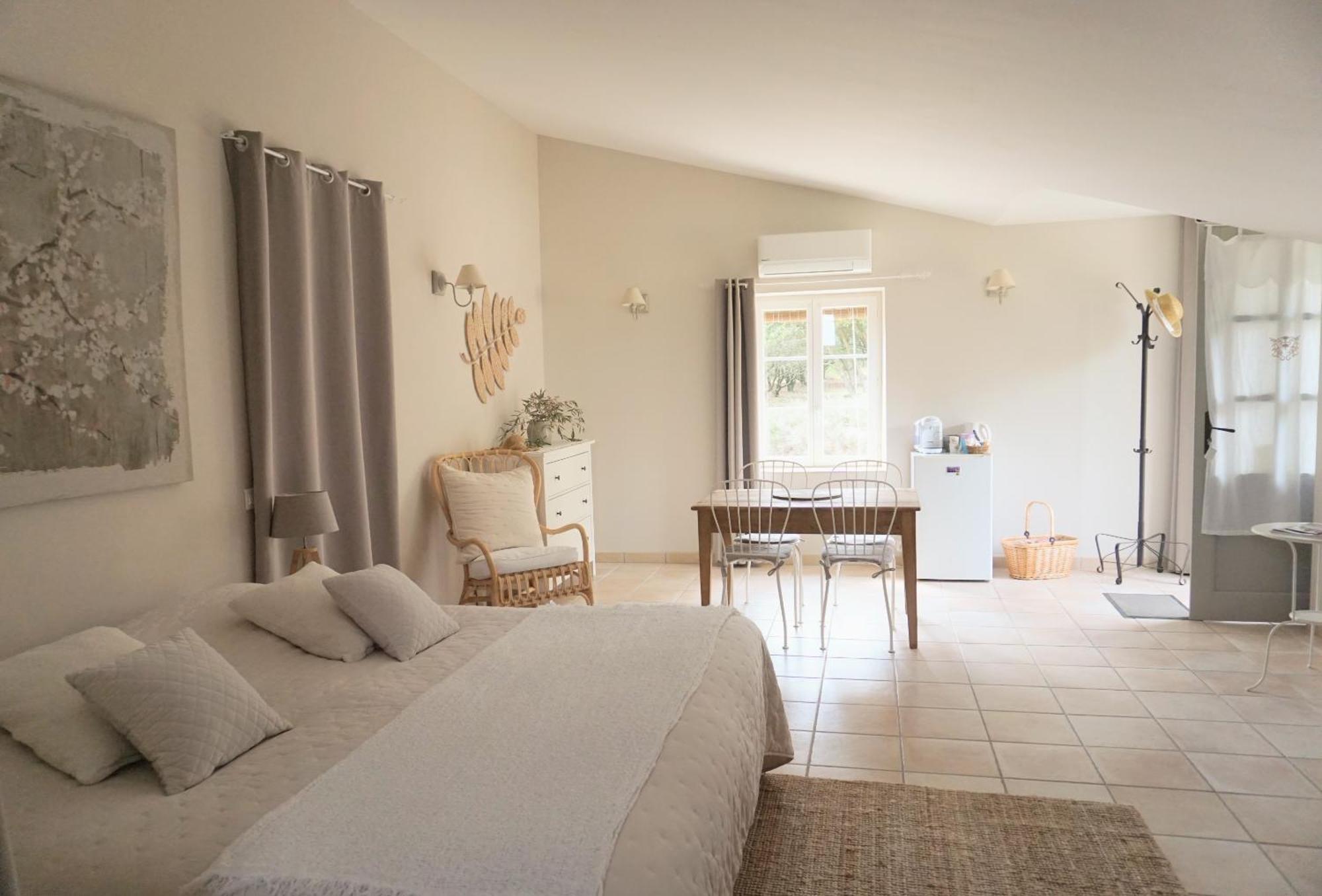 La Ferme Les Eybrachas Hotel Réauville Szoba fotó